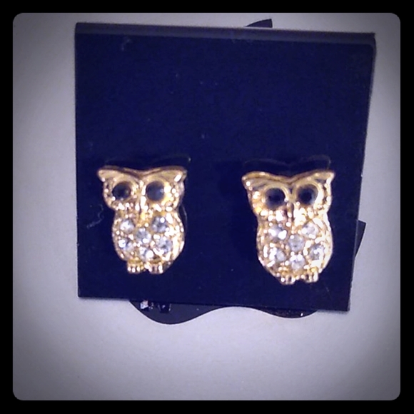 Adorable rhinestone accented owl stuff earrings - Picture 1 of 2
